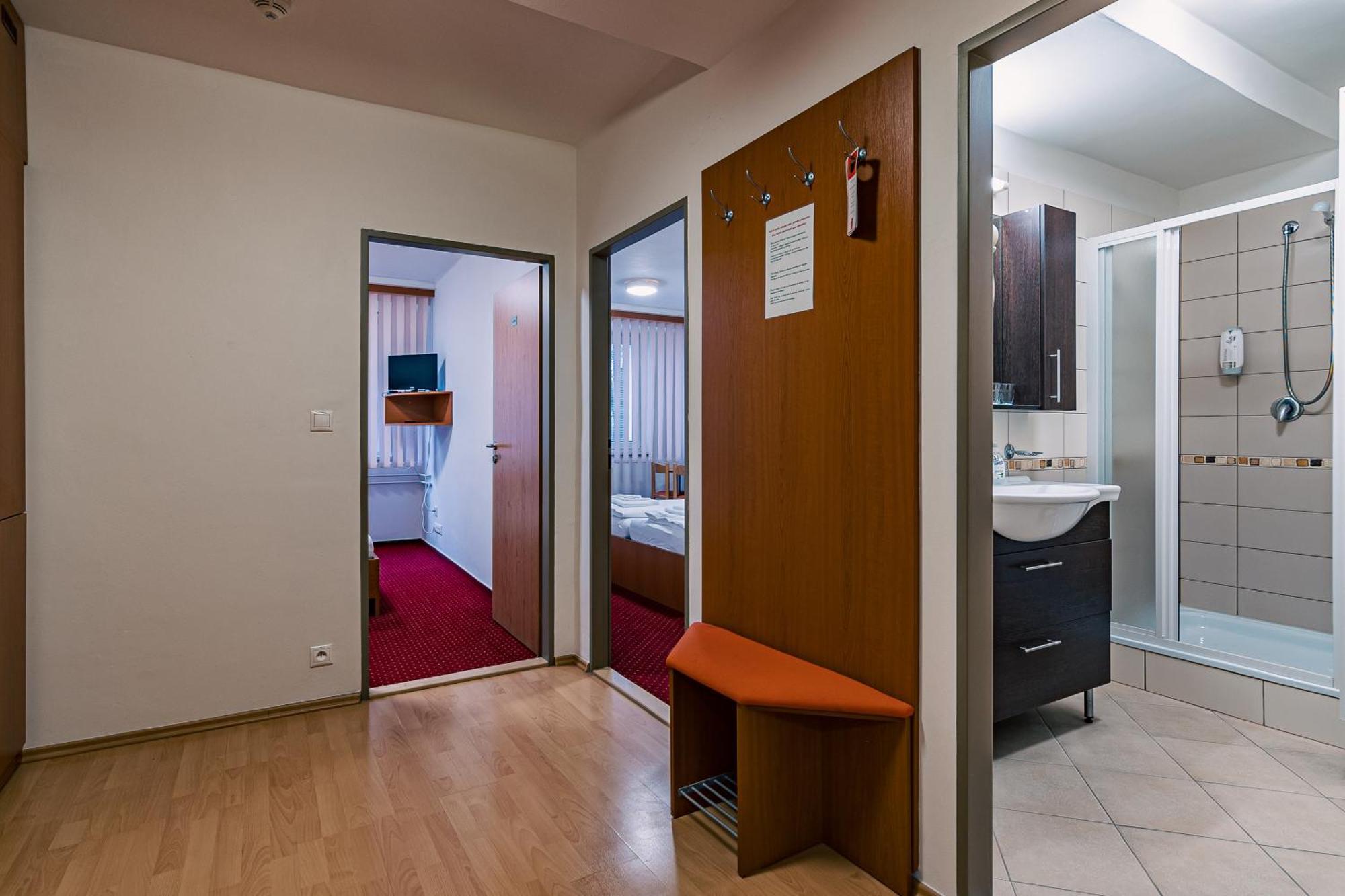 Hotel Garni Vsb Острава Екстериор снимка