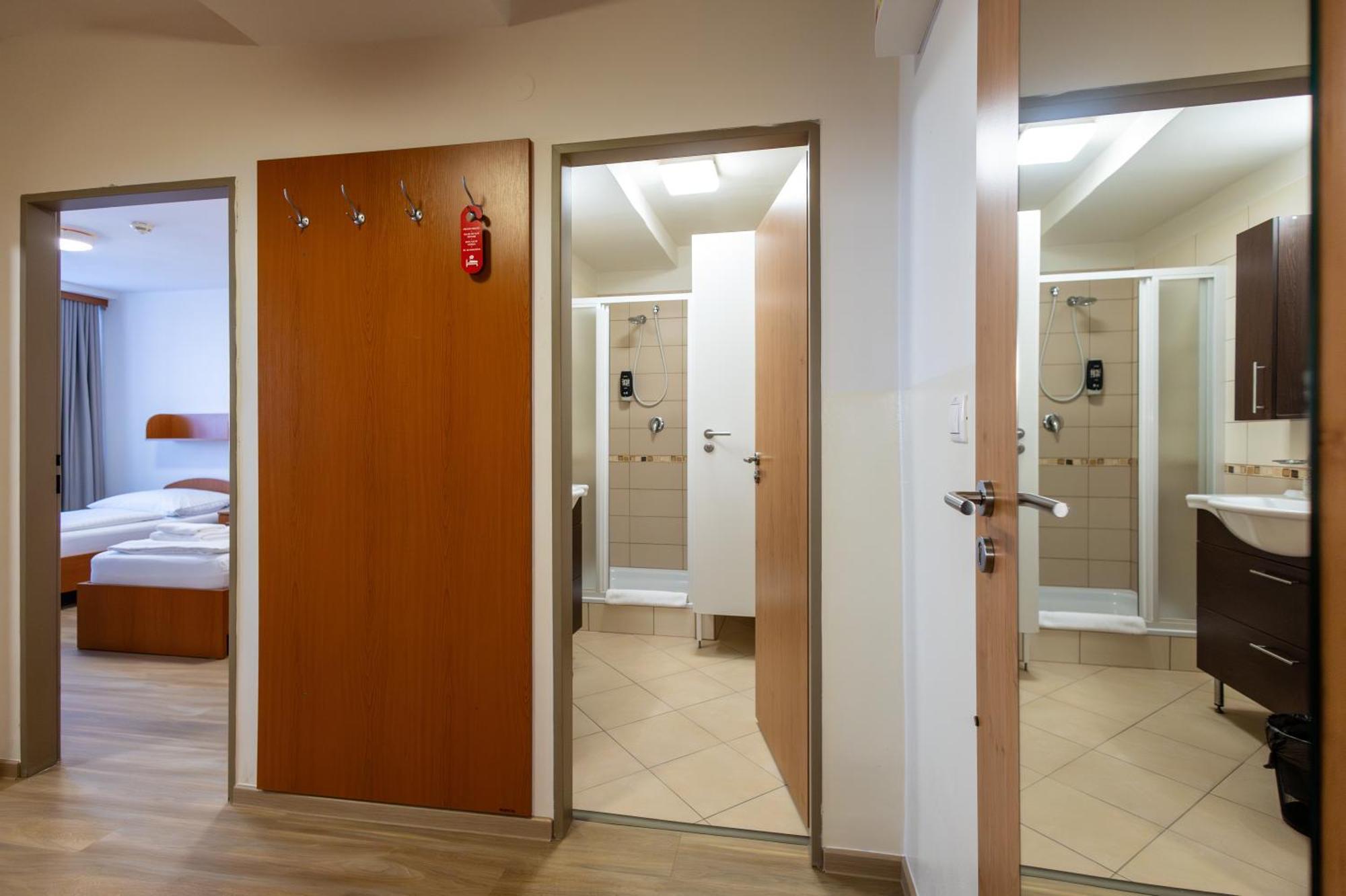 Hotel Garni Vsb Острава Екстериор снимка